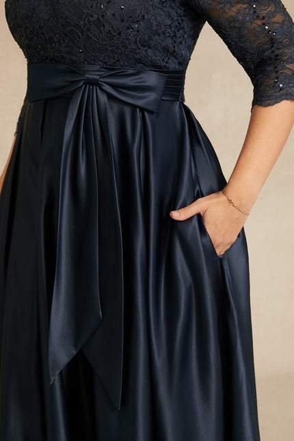 Robe Trapèze Bleu Marine En Dentelle Satiné - gallery 9