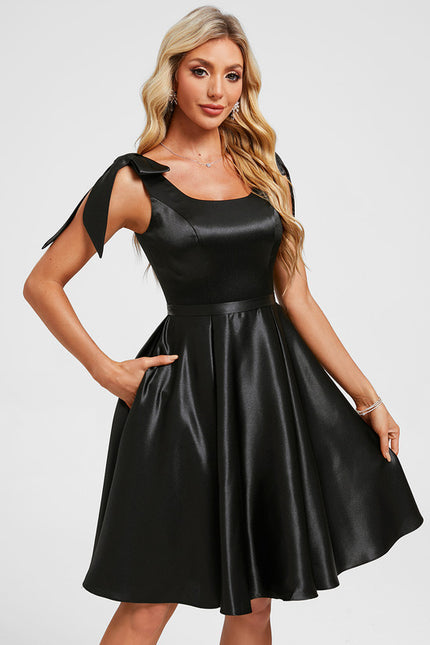 Robe Trapèze Noire À Nœud - gallery 3