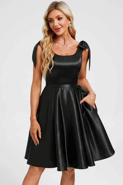 Robe Trapèze Noire À Nœud - gallery 4