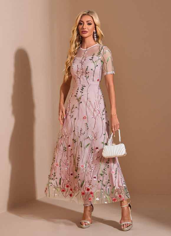 Robe Trapèze Étreinte Florale