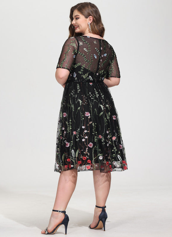 Robe Trapèze Noire À Fleurs - gallery 6
