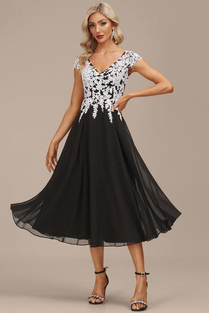 Robe Trapèze Noire Et Blanche Dentelle - gallery 1