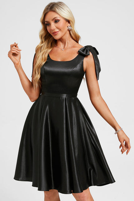 Robe Trapèze Noire À Nœud - gallery 1