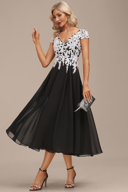 Robe Trapèze Noire Et Blanche Dentelle - gallery 2